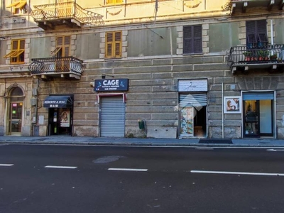 Negozio in vendita a Genova via Teglia, 10