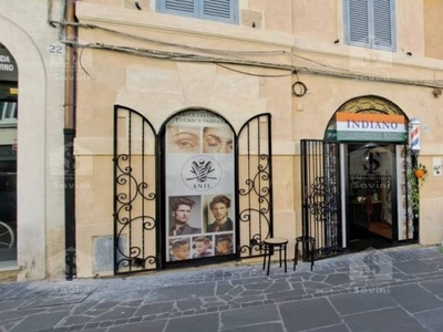 Negozio in vendita a Genzano di Roma via Italo Belardi, 49