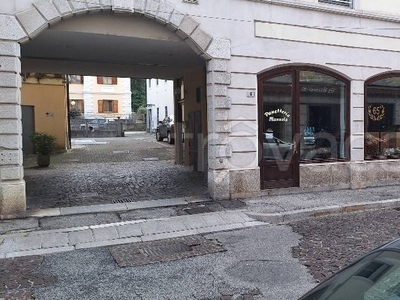 Negozio in vendita a Gorizia via Giosuè Carducci, 6
