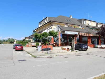 Negozio in vendita a Latisana ristorante - pizzeria Via della Rinascita, 32