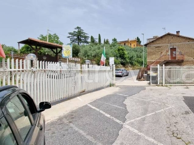 Negozio in vendita a Olevano Romano via Vittorio Veneto