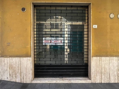 Negozio in vendita a Pizzighettone via Giuseppe Garibaldi, 52