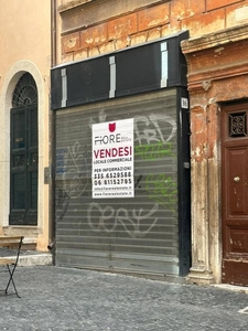 Negozio in vendita a Roma largo dei Librari