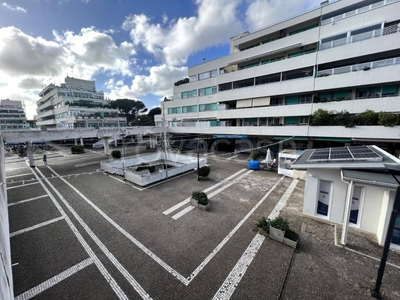 Negozio in vendita a Roma piazzale Filippo il Macedone