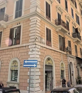 Negozio in vendita a Roma via Castelfidardo, 39