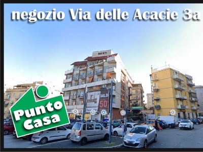 Negozio in vendita a Roma via delle Acacie, 3