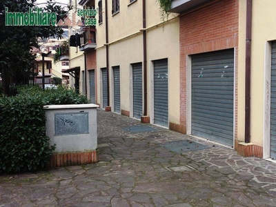 Negozio in vendita a Tivoli via Guerrino Libertucci