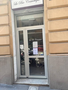 Negozio in vendita a Trieste via delle Settefontane, 29