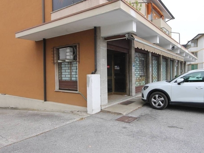 Negozio in vendita a Udine via Colugna, 135