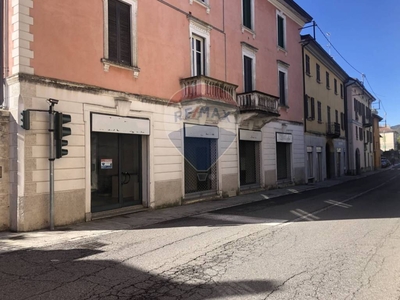 Negozio in vendita ad Albese con Cassano via Vittorio Veneto