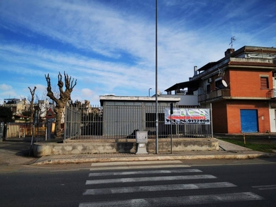 Negozio in vendita ad Ardea lungomare Tor San Lorenzo, 237