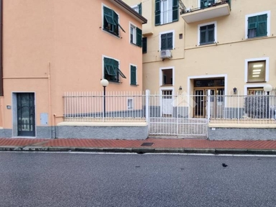 Negozio in vendita ad Arenzano via Vittorio Veneto, 57
