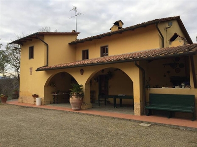 Proprietà con Agriturismo e Terreno in Vendita a Lastra a Signa, Toscana - Complesso di Appartamenti Indipendenti e Colonica con Terreno