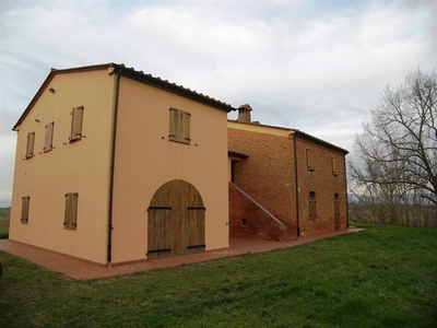 Casolare ristrutturato in vendita a Cortona con vista panoramica
