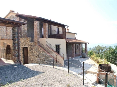 Rustico Casale Ristrutturato con Vista Panoramica in Vendita a Villafranca in Lunigiana