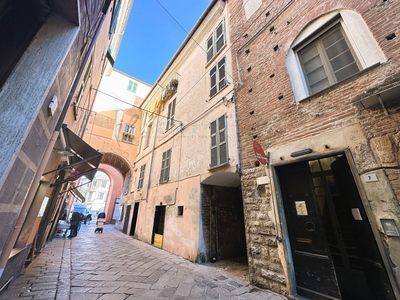 Trilocale in vendita, Albenga centro storico