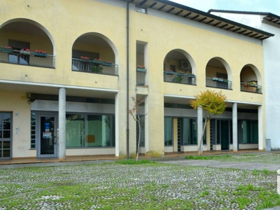 Ufficio in vendita a Inverigo piazza Giovanni xxiii, 4