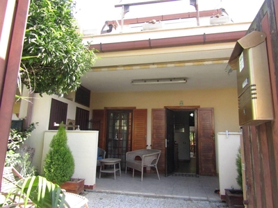 VILLA 3 CAMERE E GIARDINO