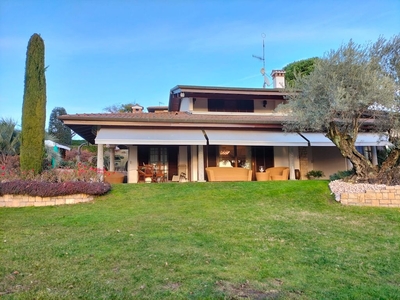 Villa di 680 mq in vendita via Montegrappa, Besozzo, Lombardia