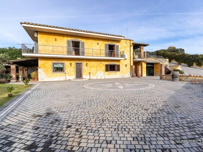 VILLA IN VENDITA ZONA MONTAGNANO