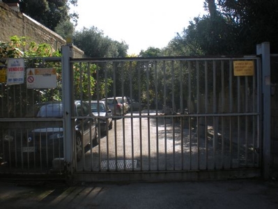 Garage / Posto auto in Viale Colli Aminei in zona San Carlo Arena , Capodimonte a Napoli