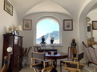 Appartamento in affitto a Capri