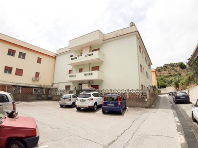 Appartamento in vendita a Ali' Terme