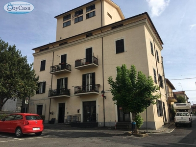 Appartamento in vendita a Canale Monterano