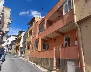 Appartamento in Vendita a Messina via cianciolo