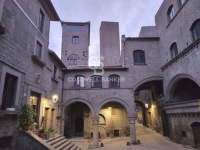 Palazzo in vendita a Viterbo