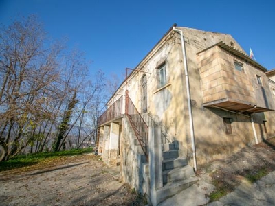 Casa colonica in vendita a Filetto