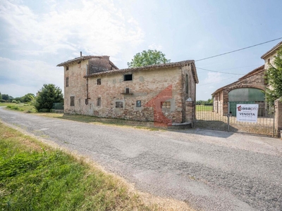 Casa colonica in vendita a Sant'Ilario D'Enza
