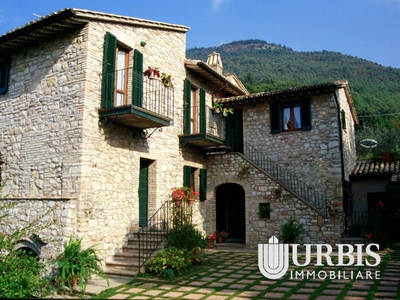 Casa indipendente in vendita a Assisi