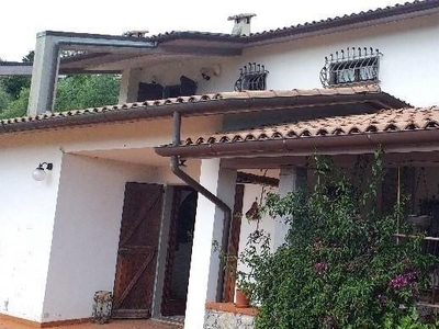 Casa indipendente in vendita a Calice Al Cornoviglio