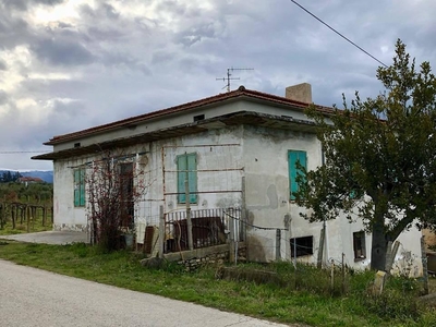 Casa indipendente in vendita a Canosa Sannita