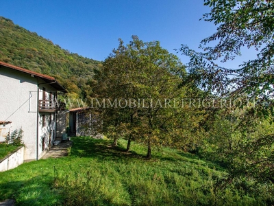 Casa indipendente in vendita a Caprino Bergamasco