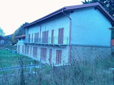Casa indipendente in vendita a Caprino Bergamasco