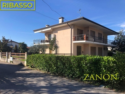 Casa indipendente in vendita a Capriva Del Friuli