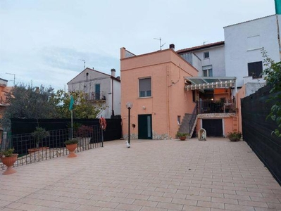 Casa indipendente in vendita a Castel Frentano