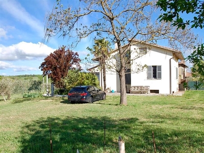 Casa indipendente in vendita a Castiglione Del Lago