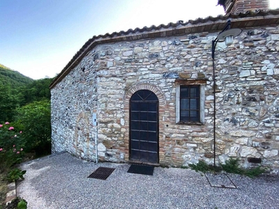 Casa indipendente in vendita a Esanatoglia