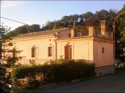 Casa indipendente in vendita a Filetto