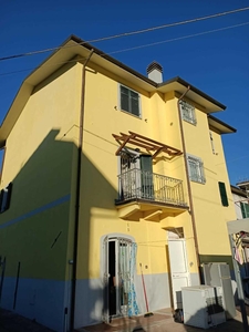 Casa indipendente in vendita a Licciana Nardi