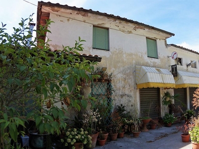 Casa indipendente in vendita a Lucca