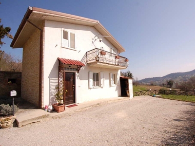 Casa indipendente in vendita a Montefalcone Appennino