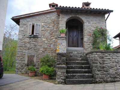 Casa indipendente in vendita a Ortignano Raggiolo