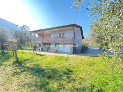 Casa indipendente in vendita a Riva Di Solto