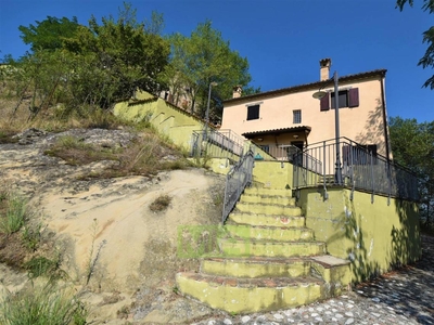 Casa indipendente in vendita a Sarnano