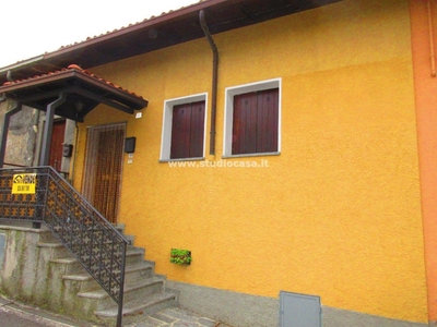 Casa indipendente in vendita a Solto Collina