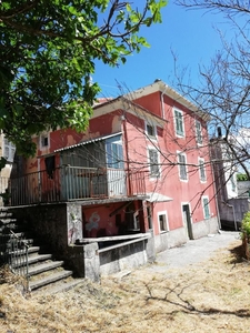 Casa indipendente in vendita a Varese Ligure